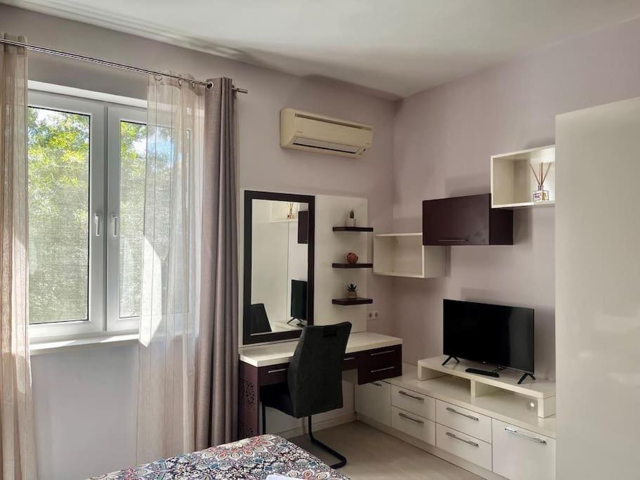 Cozy 2Br Oasis In Central Burgas by Eksteriør bilde