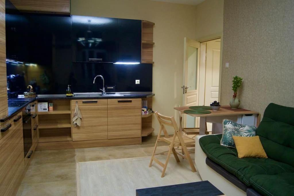 Cozy 2Br Oasis In Central Burgas by Eksteriør bilde